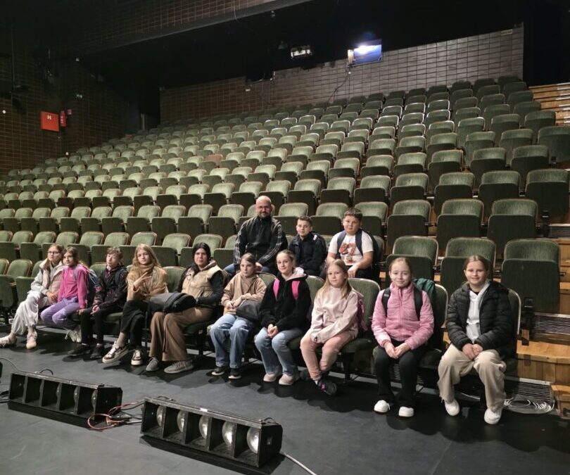 Kultura u pokretu-učenici OŠ Pokupsko iz kazališnih kulisa